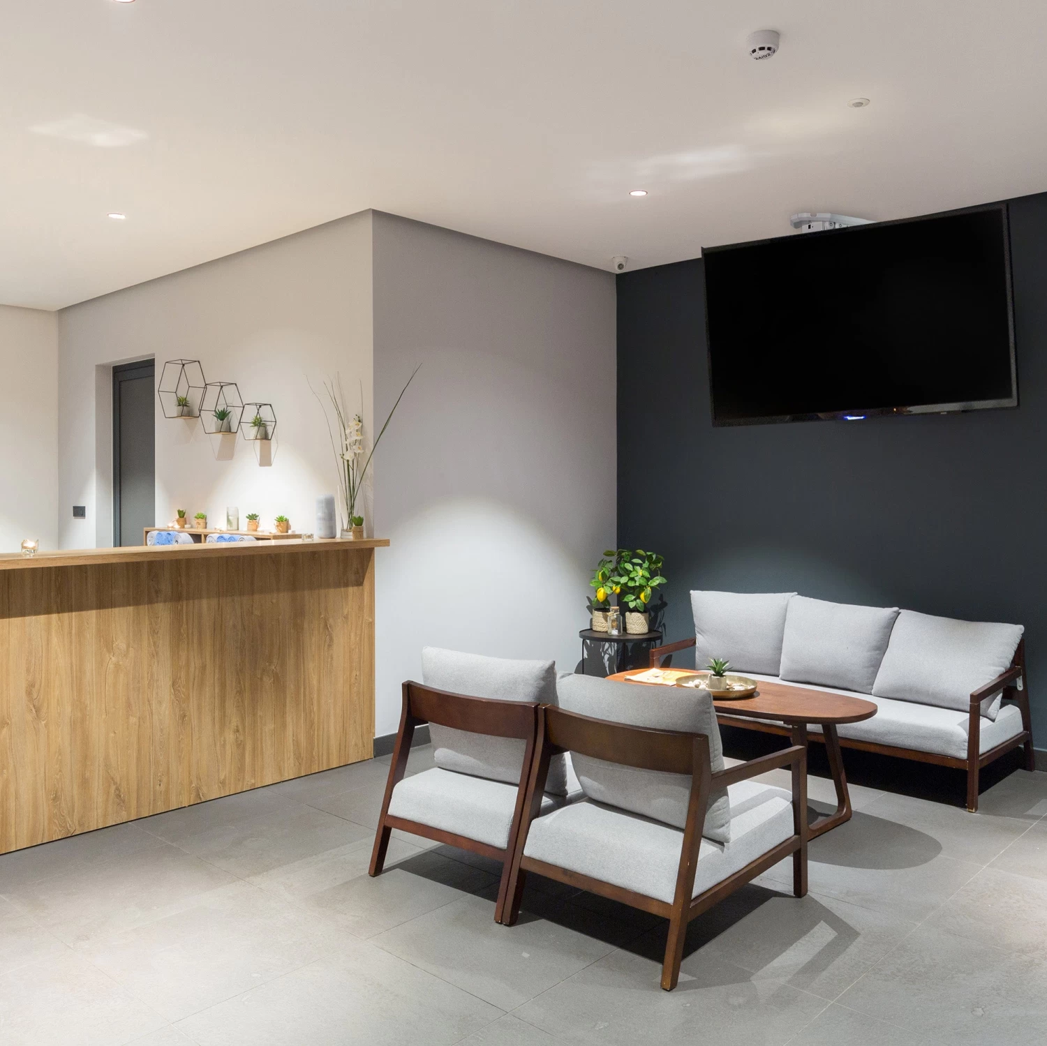 Electric Flip Down Ceiling Mount For 32” To 70” TVs - Image 11